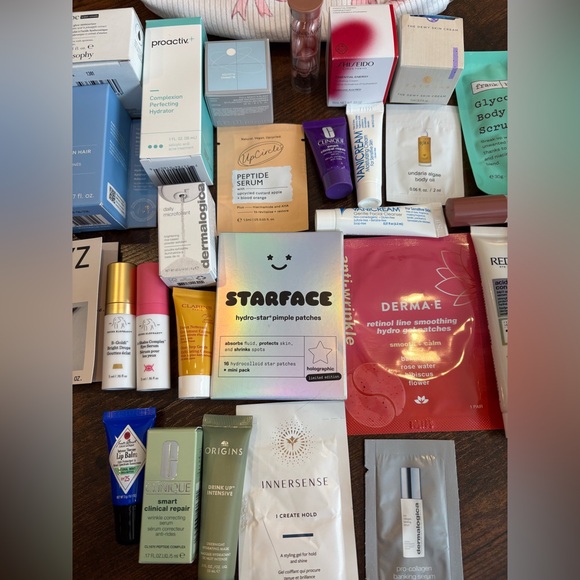 Assorted Beauty Sample Bundle - Picture 2 of 4